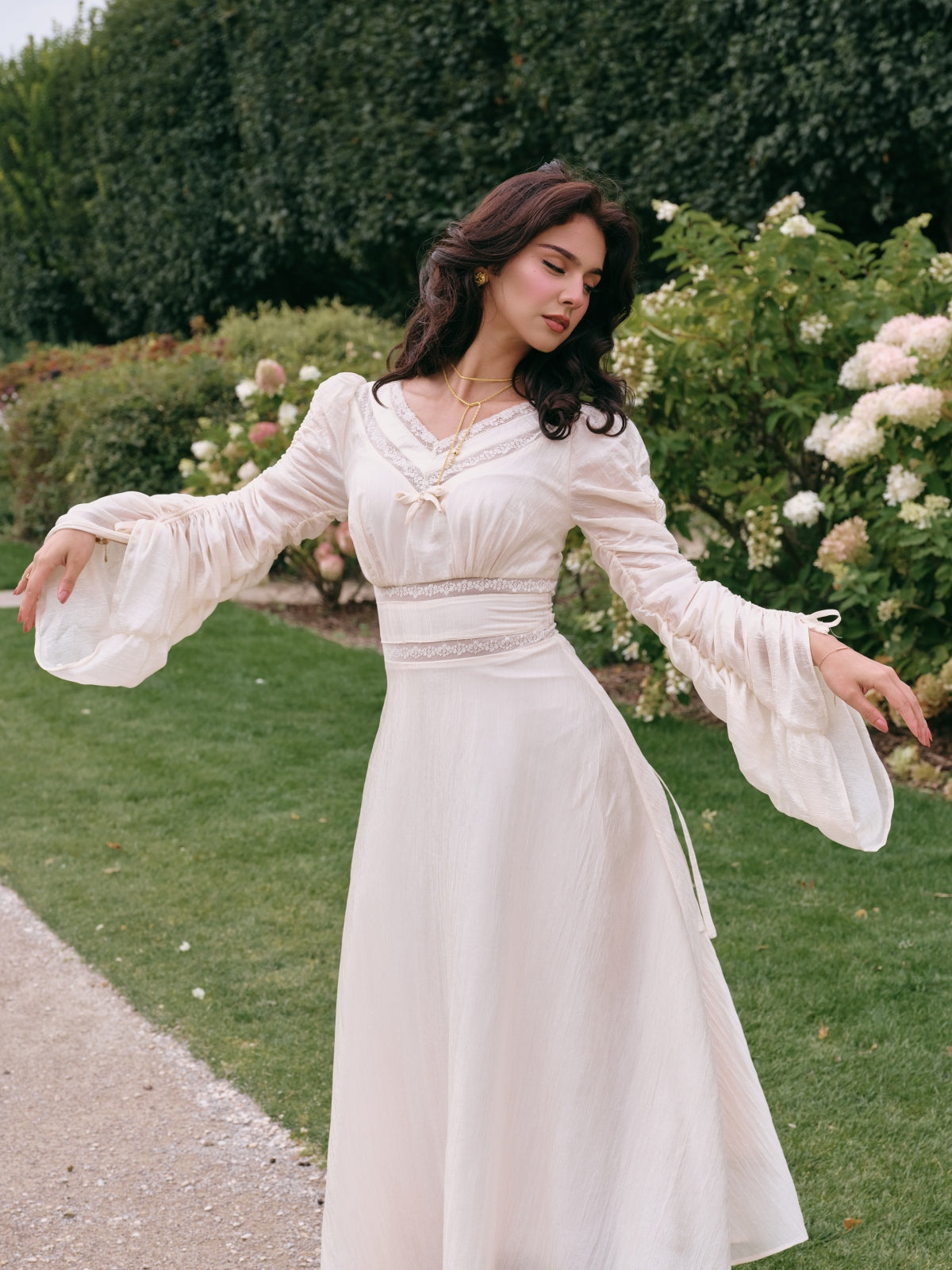 ピュアホワイト アセテートVネックドレス