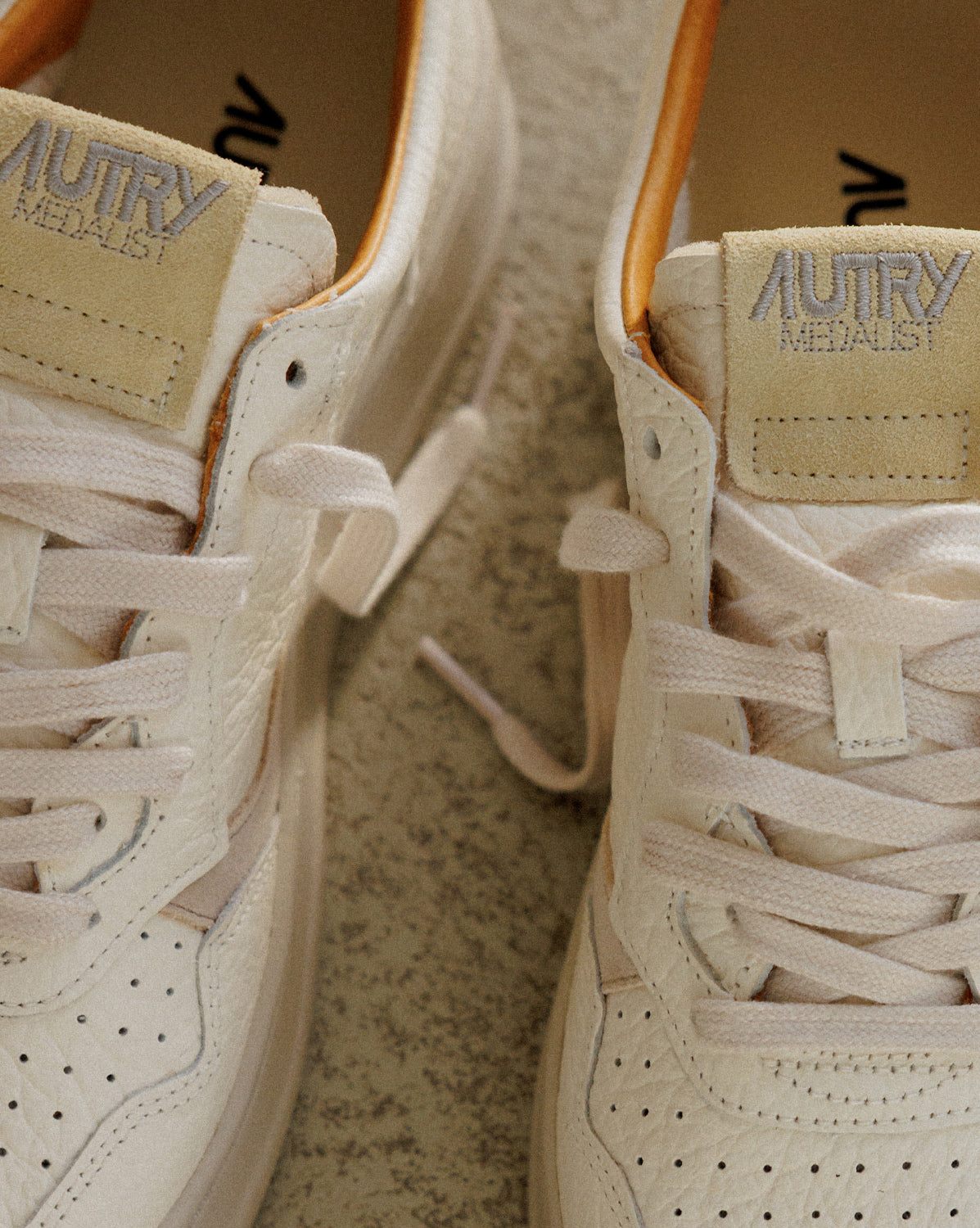 Autry Medalist W *Nubuk / Elephant* Sneaker » Buy online now!