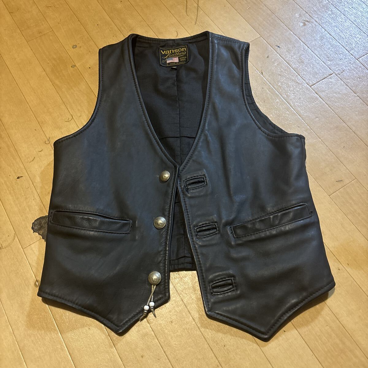 Yahoo!オークション -「vansonレザーベスト」の落札相場・落札価格
