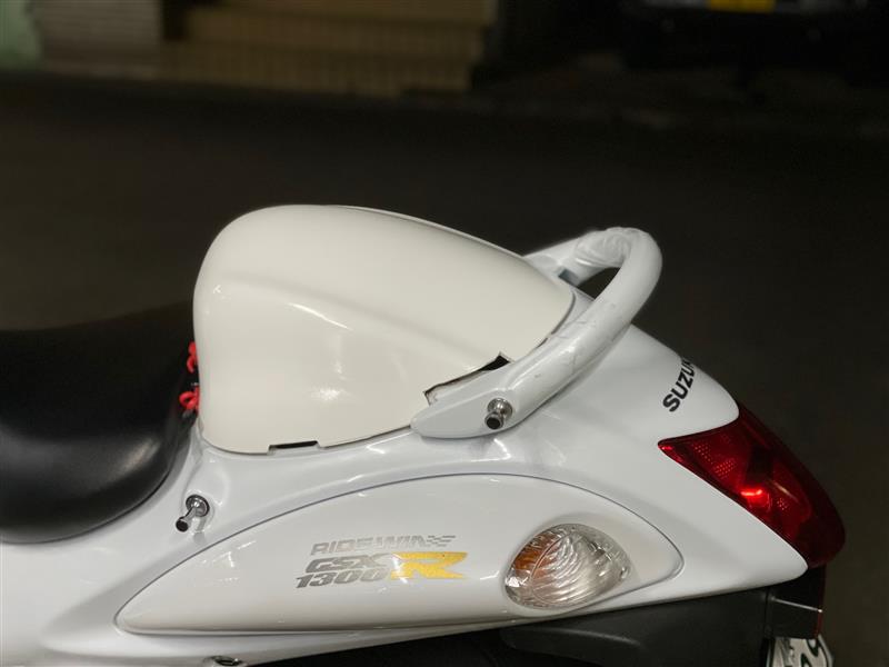 リアシートカウル加工(コブ加工)（スズキ GSX1300R HAYABUSA (ハヤブサ
