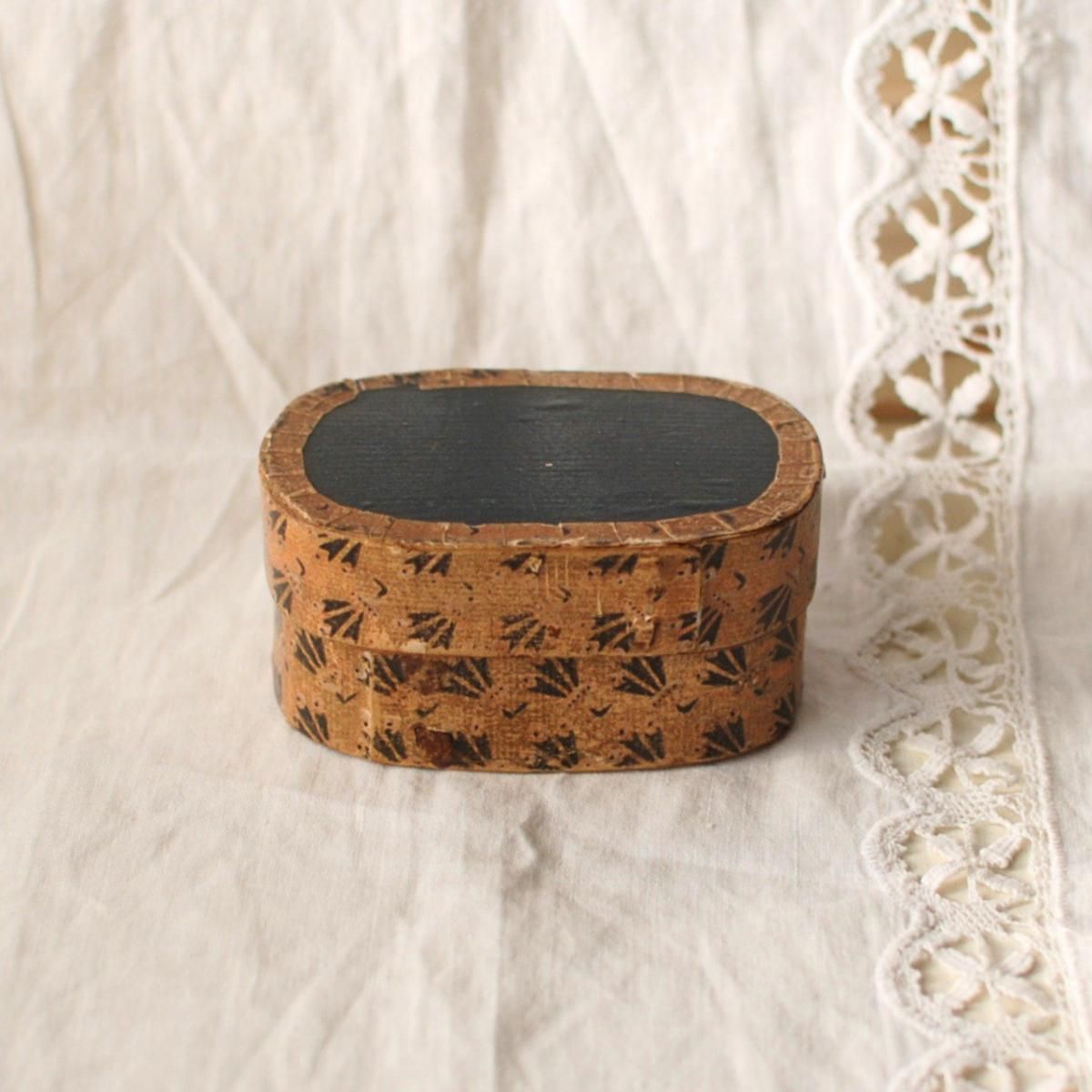 美しいアンティーク木箱、フランスの手仕事