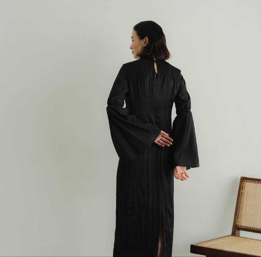 【knuthmarf】ブラック フレアスリーブ ワンピース タフタフレアスリーブワンピース – Neigeオンラインストア