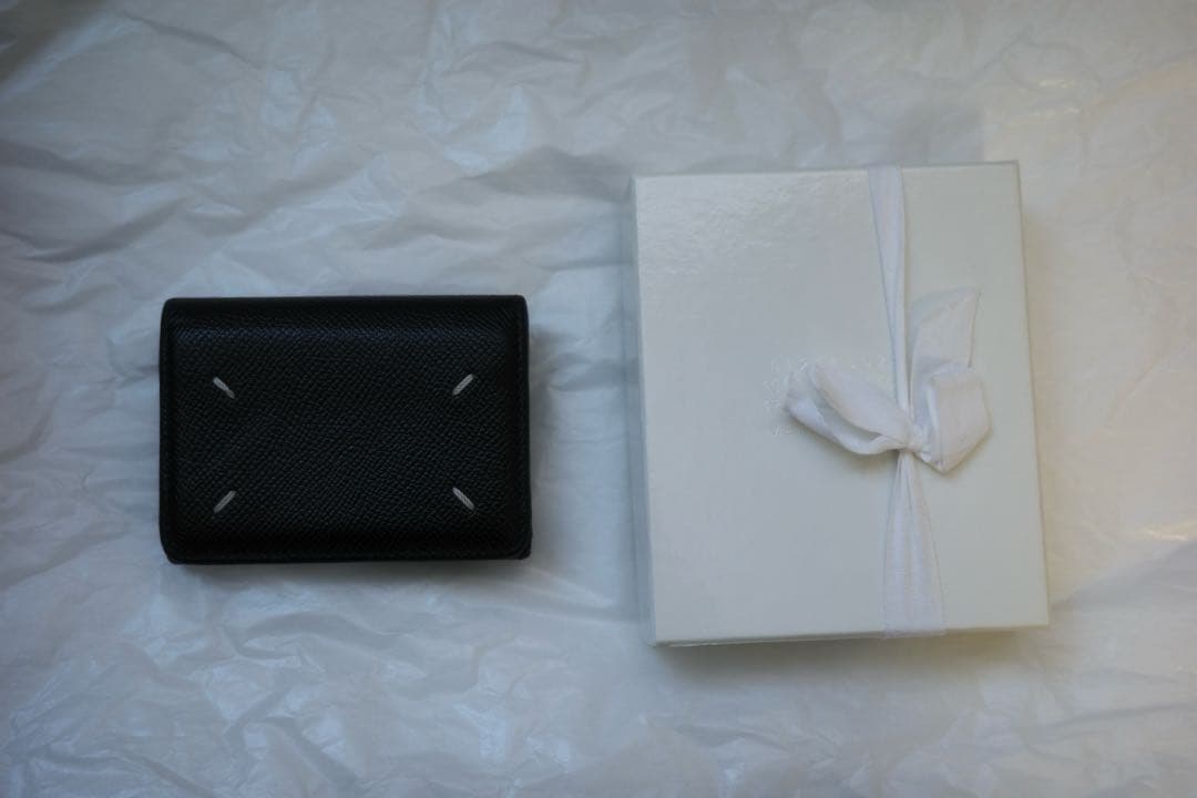 MAISON MARGIELA マルジェラ 三つ折り財布 Maison Margiela（メゾンマルジェラ） 三つ折り財布 ミニ財布 ブラック